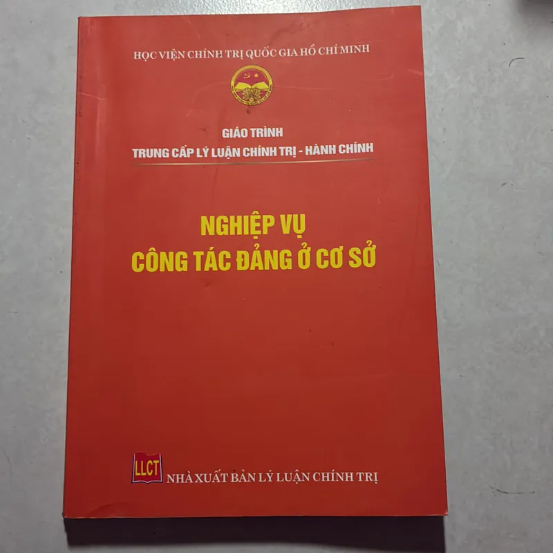 Nghiệp vun công tác đảng ở cơ sở 727052