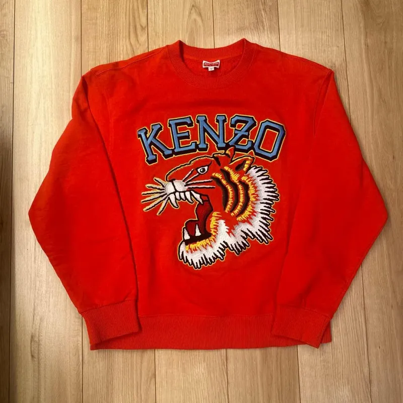 Áo sweater Kenzo thêu đầu hổ logo chữ lớn màu cam đỏ 757811