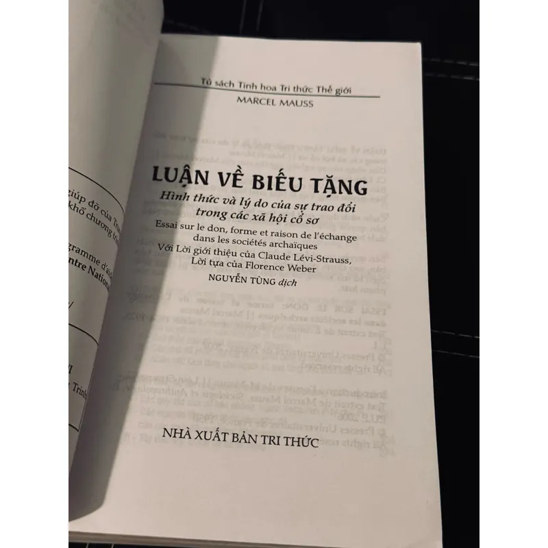Luận về biếu tặng 553354