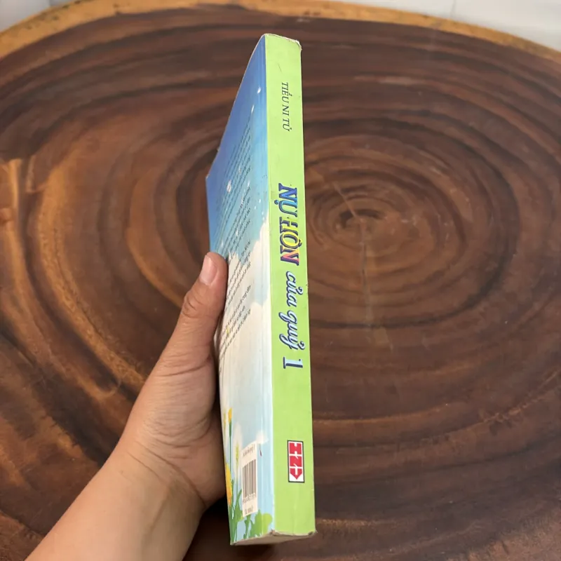 II Văn Học: Nụ Hôn Của Quỷ (Tập 1) - Tiểu Ni Tử - 2011 1008462