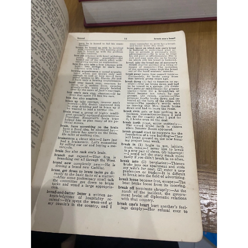 Handbook of American Idioms and Idiomatic Usage - Whitford and Dixson 546877