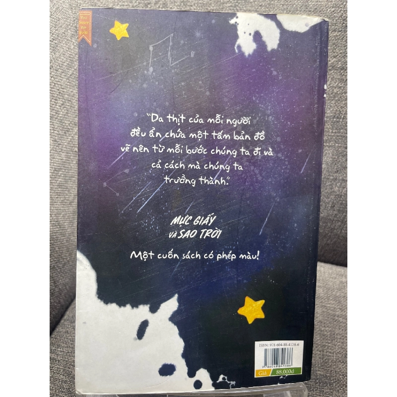 Mực giấy sao trời Kiran Millwood Hargrave 2017 mới 80% bẩn viền nhẹ HPB1405 914381