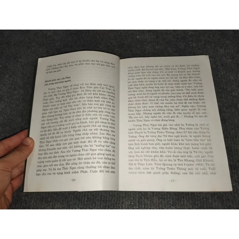 NHỮNG NGƯỜI ĐÀN BÀ TRONG GIA TỘC HỌ TƯỞNG 991084