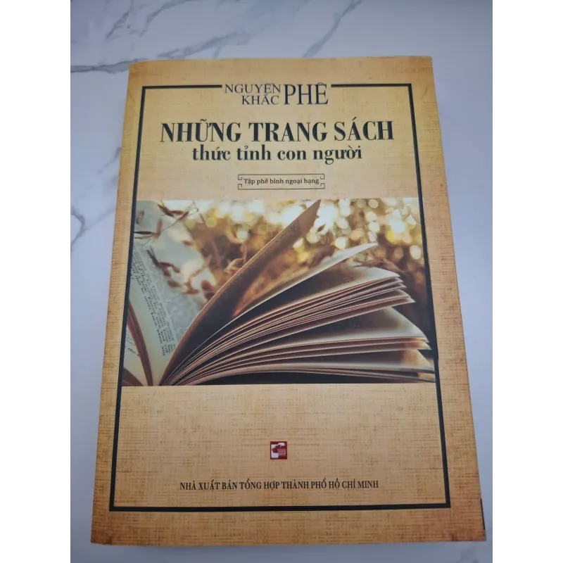 Những Trang Sách Thức Tỉnh Con Người - Nguyễn Khắc Phê - Tập phê bình ngoài hạng 607859
