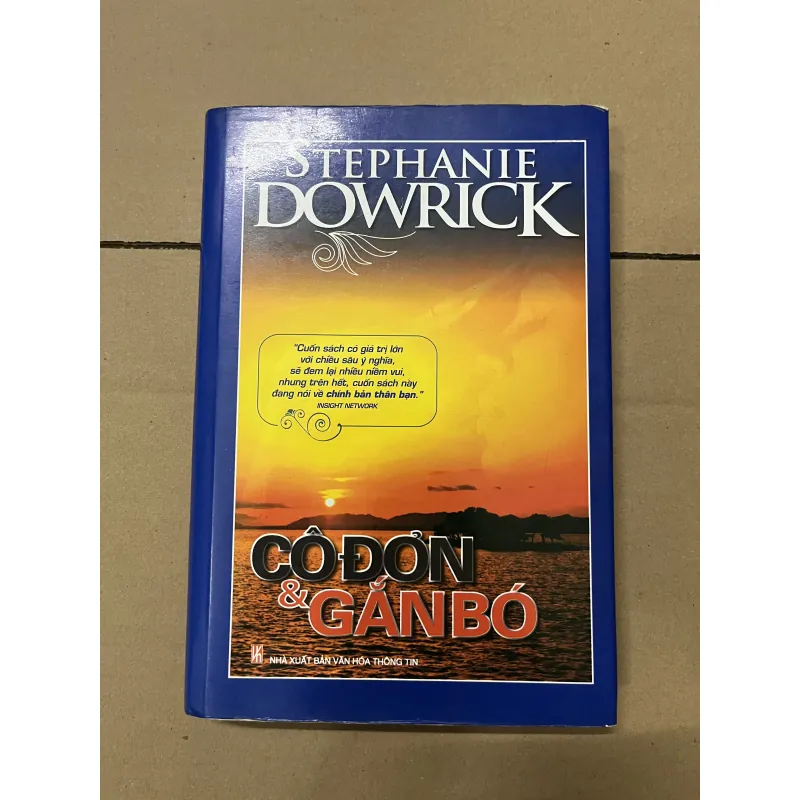 Cô đơn và gắn bó 1019465