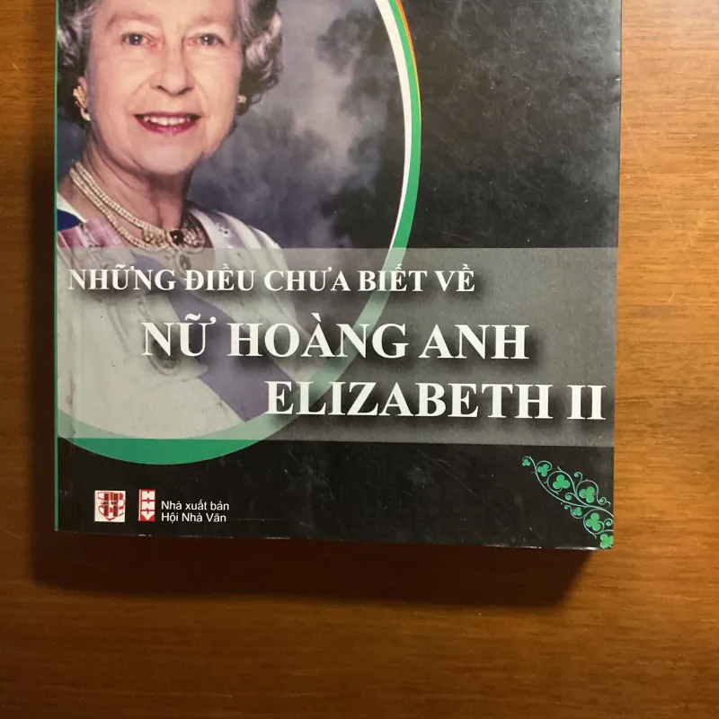 [UK]Những điều chưa biết về NỮ HOÀNG ANH ELIZABETH II - J. MONSIGNY và F. BERTRAND 779251
