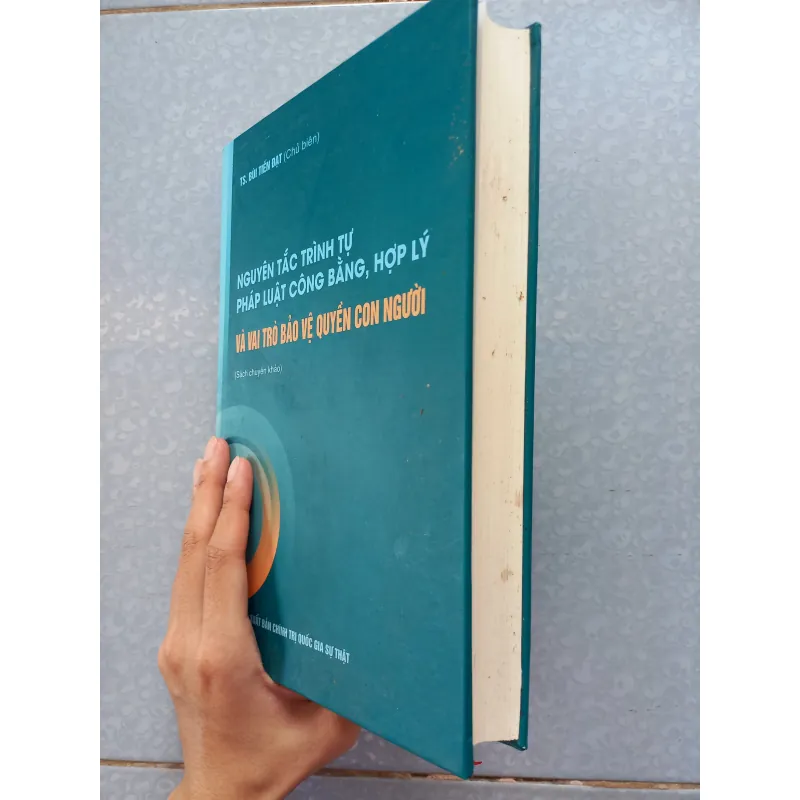 Sách chuyên khảo  935371