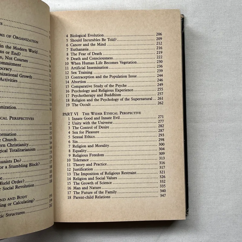 Human Values in a Changing World - Bryan R. Wilson, Daisa 991955