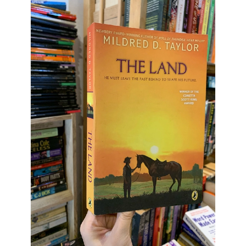 THE LAND - Mildred D. Taylor (Winner of the Coretta Scott King Award) 298764