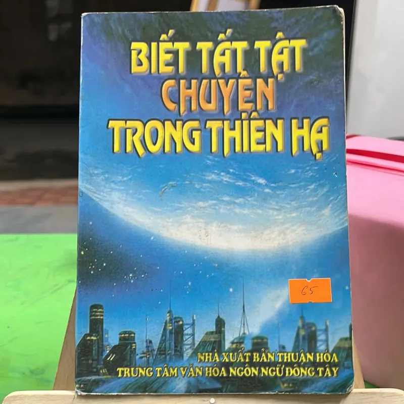 🌌 Sách “Biết Tật Tật Chuyện Trong Thiên Hạ”– Trung tâm Văn hóa Ngôn ngữ Đông Tây 746421