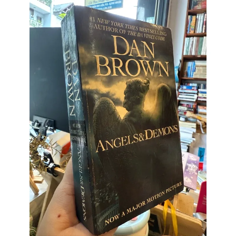 ANGELS & DEMONS - Dan Brown (Pocket Size - Pocket Books) 139256
