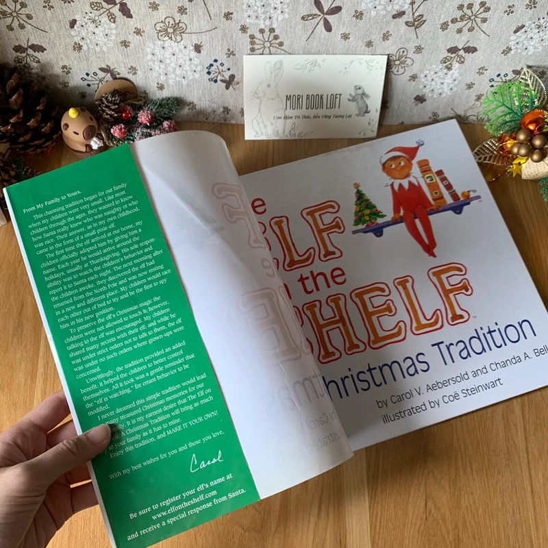 Sách tranh tiếng anh The Elf on the Shelf: A Christmas Tradition, Used, Bìa cứng, Khổ lớn 463594