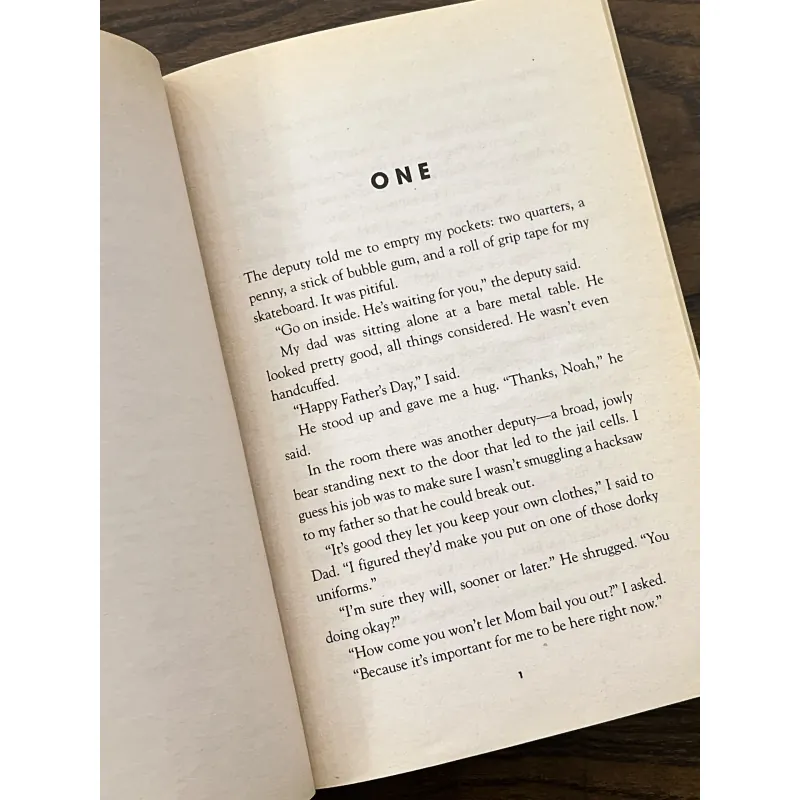 Flush (The New York Times Bestseller Carl Hiaasen) 972776