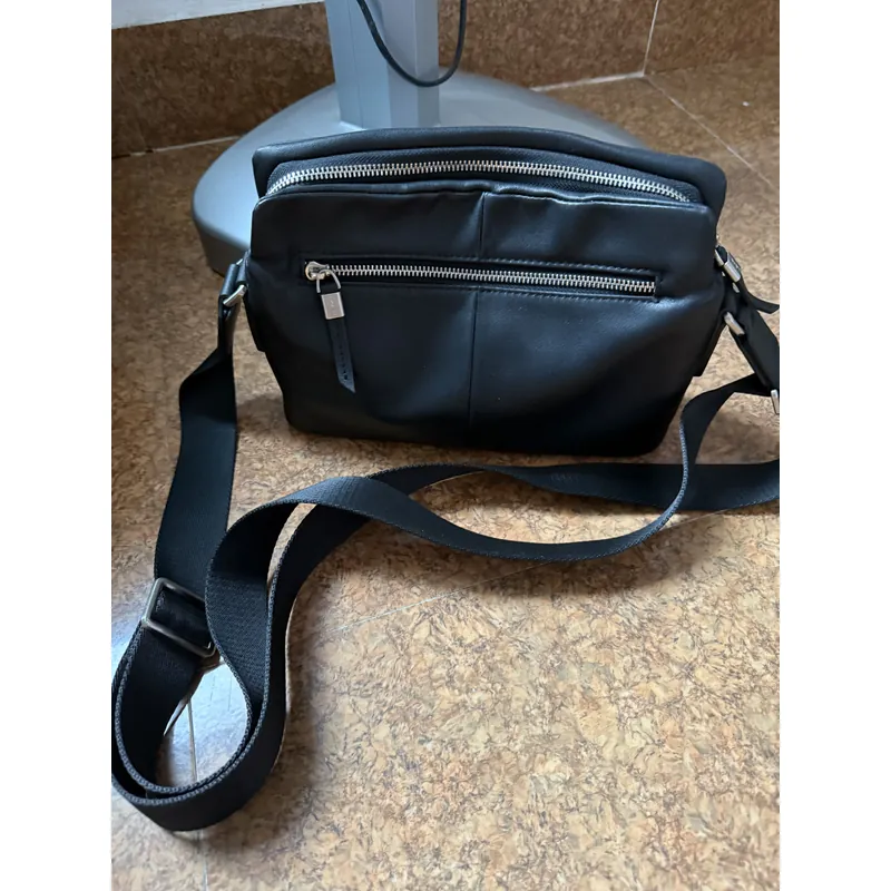 cần pass túi xách thời trang cho nam mới mua da thật 100% bao text  675075