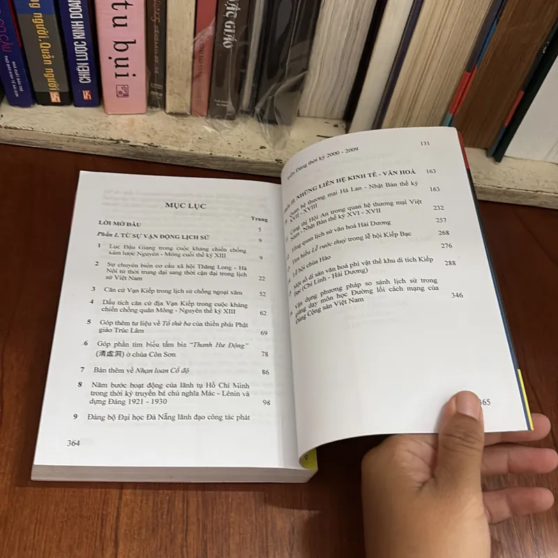 [Chữ Ký Tác Giả] - II Từ Sự Vận Động Lịch Sử Đến Liên Hệ Kinh Tế Văn Hoá - Nguyễn Văn Hoàn 599431
