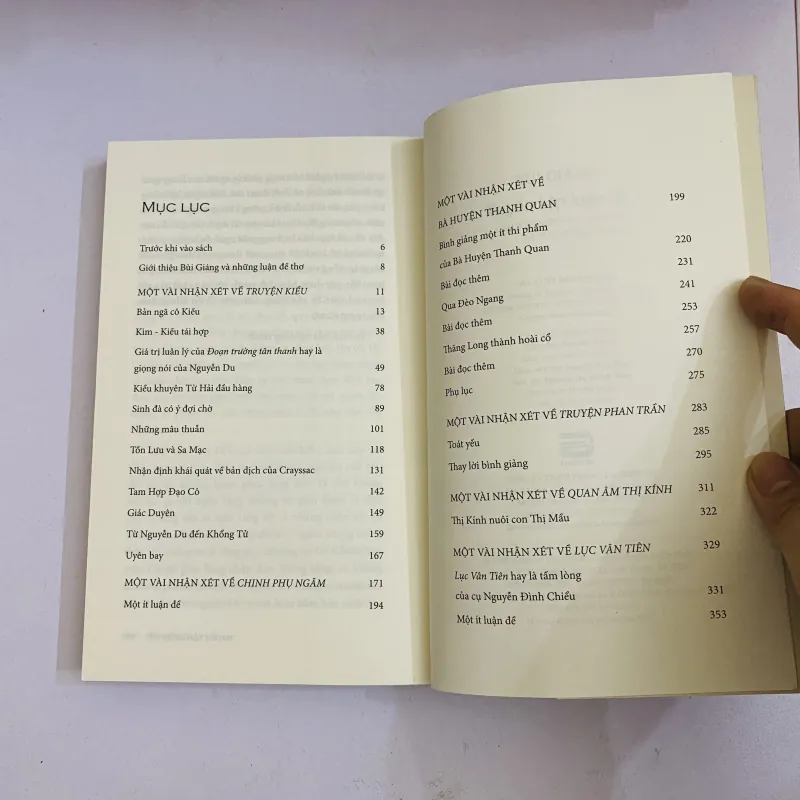 Bùi Giáng - tuyển tập luận đề - Truyện Kiều- Lục Vân Tiên - bà Huyện Thanh Quan 1046392