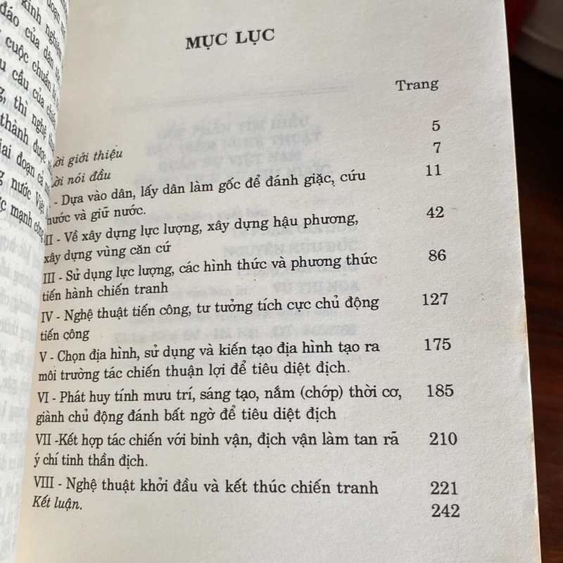 GÓP PHẦN TÌM HIỂU ĐẶC ĐIỂM NGHỆ THUẬT QUÂN SỰ VIỆT NAM TRONG LỊCH SỬ GIỮ NƯỚC (XB 2000) 502418