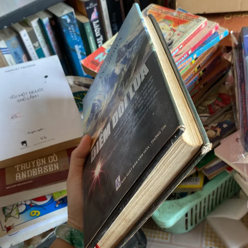 Điểm dối lừa" (tên gốc: Deception Point) của tác giả Dan Brown 996410