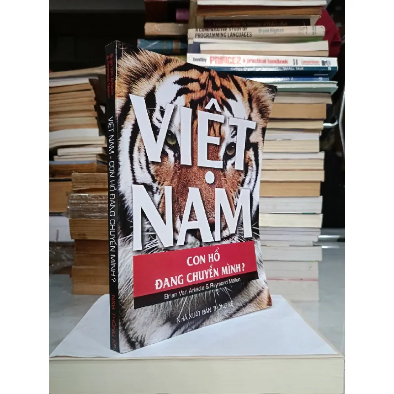 Việt Nam: Con hổ đang chuyển mình ? - Brian Van Arkadie & Raymond Mallon (Trần Thị Mai Khoa, Hoàng Gia Hải Hoàng dịch) 688015