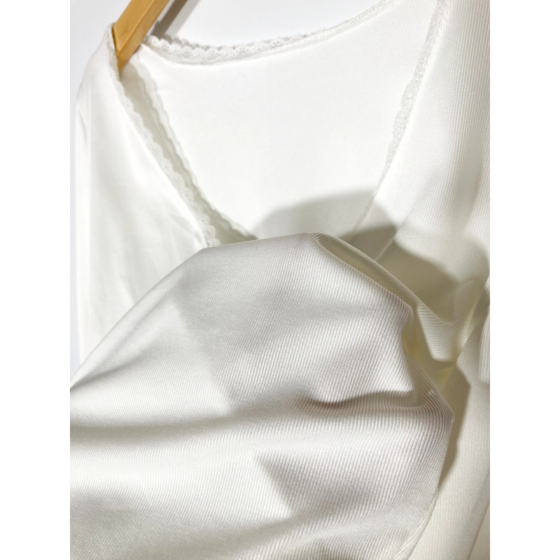 Áo Thun Hiệu Hàn , vạt chéo , viền cổ mix ren , form Croptop
Size s 496515