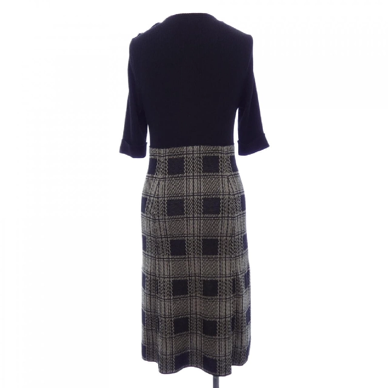 Nhãn hiệu đen Burberry BLACK LABEL 649074