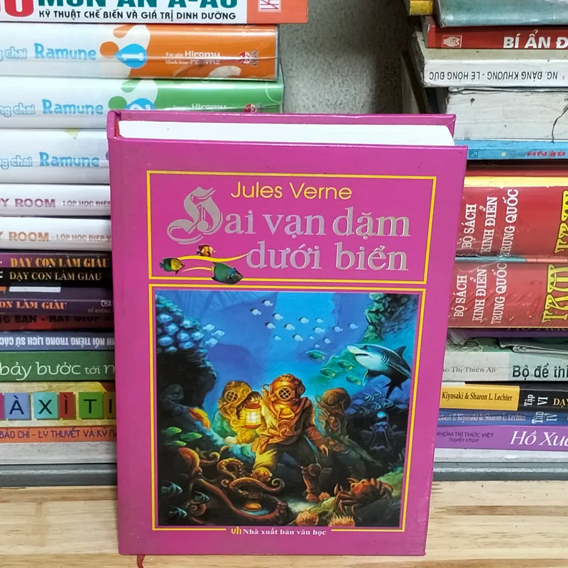 Hai vạn dặm dưới biển 570073