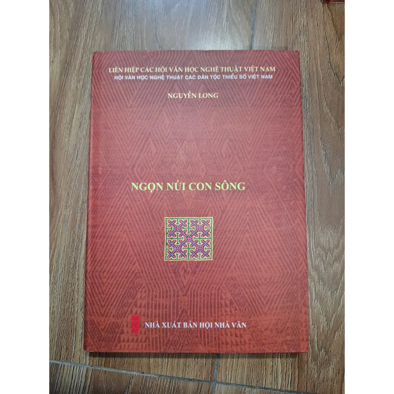 Ngọn núi con sông - Nguyễn Long - Văn học/Trường ca 761565