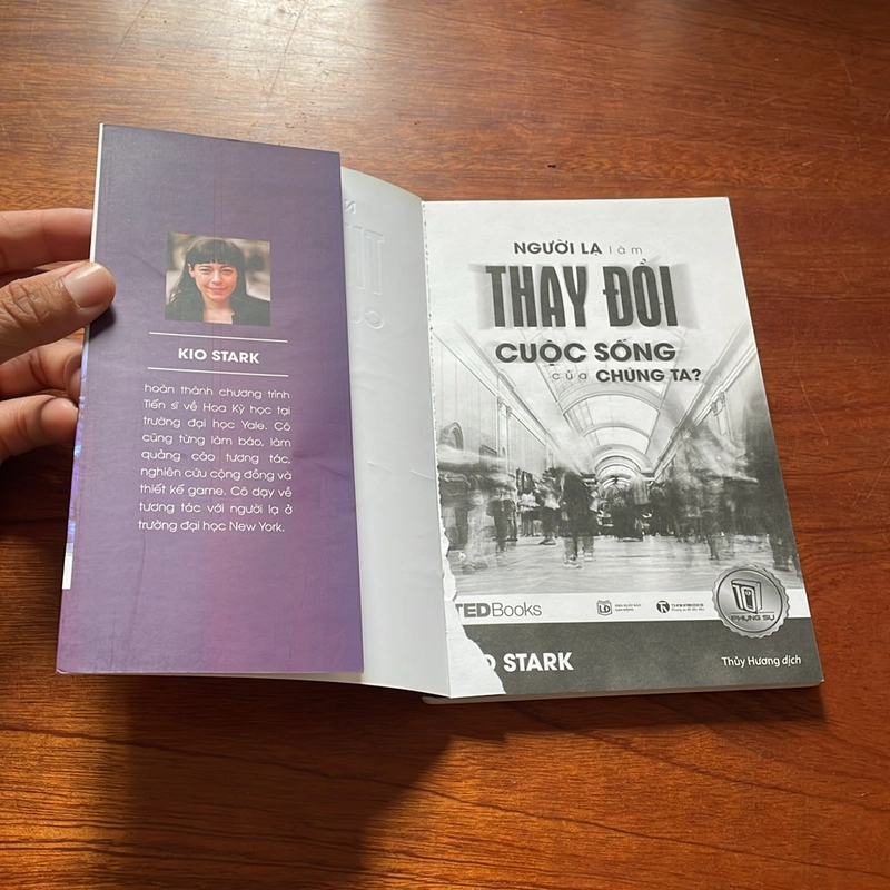 II TEDBooks: Người Lạ Làm Thay Đổi Cuộc Sống Của Chúng Ta - KIO STARK 498211