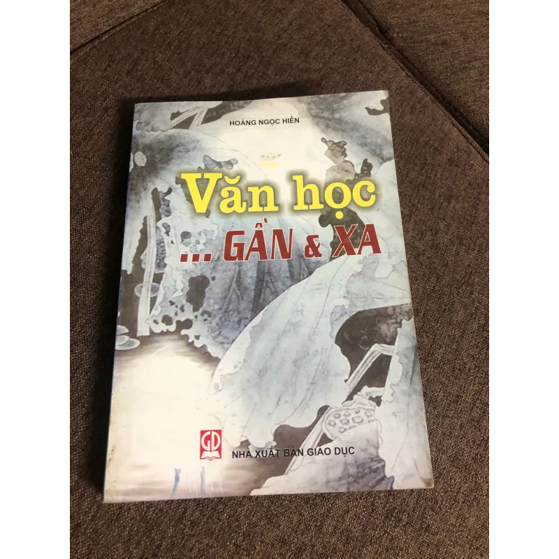 Văn học... Gần & Xa-Hoàng Ngọc Hiến 598175