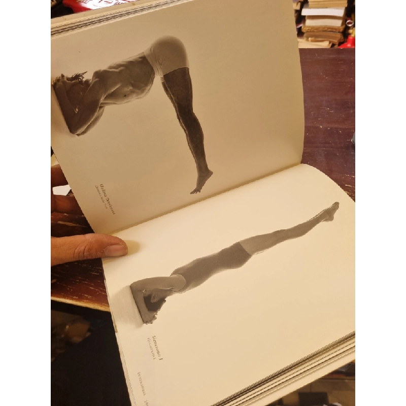 Yoga (Universe) - Linda Sparrowe 377779
