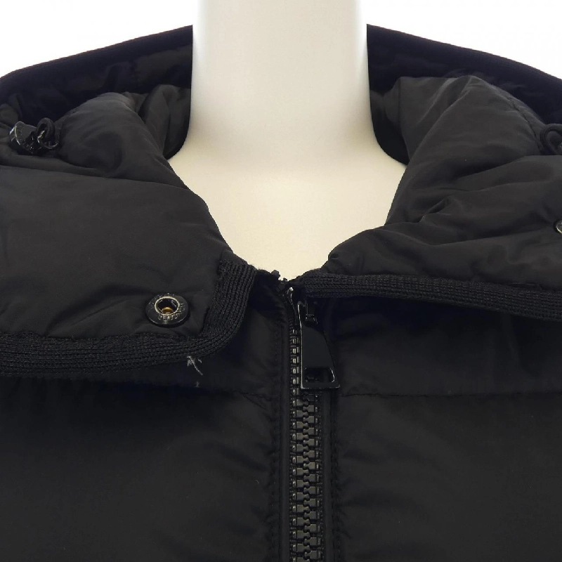 Áo khoác lông vũ MONCLER BETULA 631926