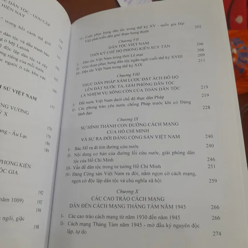 Trần Hữu Tiến - DÂN TỘC TRONG LỊCH SỬ VÀ TRONG THỜI ĐẠI 733879