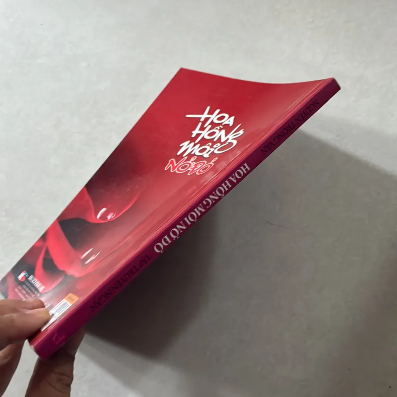 Hoa hồng môi nở đỏ - Nguyễn Trọng Văn 746889