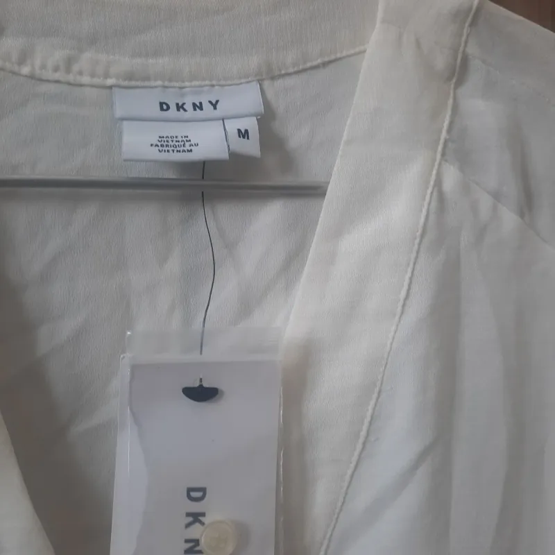 Áo nữ lụa trắng của DKNY 925543