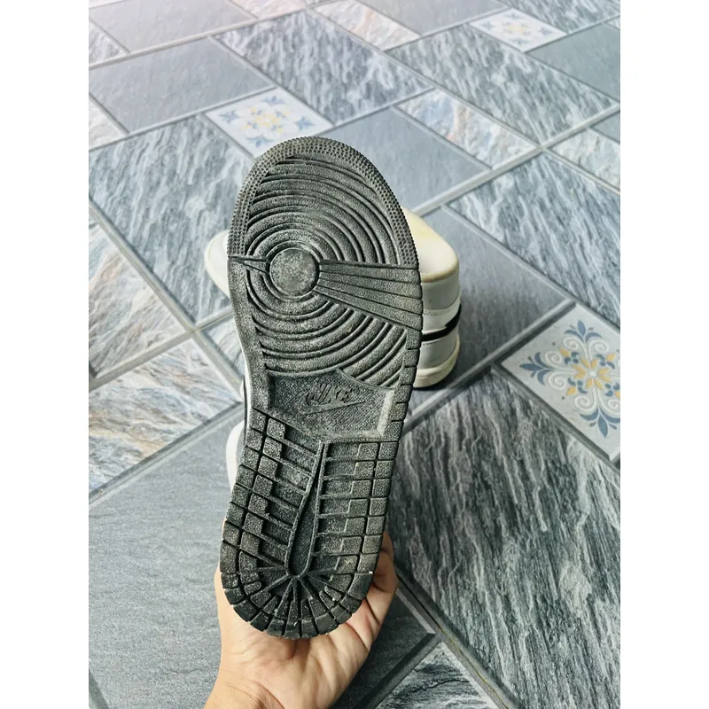 Giày NiKe chuẩn Aut, size 37,5 598015