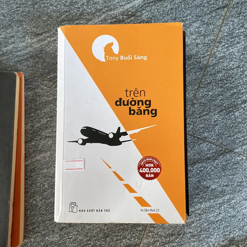 Tony Buổi sáng trên đường băng 530139