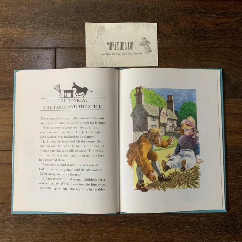 Sách ngoại văn Puss in Boots, Used, Bìa cứng, Printed in Italy 522837