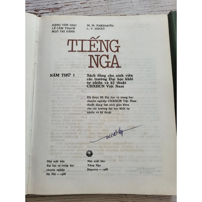 Tiếng Nga tập 1 và tập 2_ sách bìa da, in tại Nga _ sách học tiếng Nga 320086