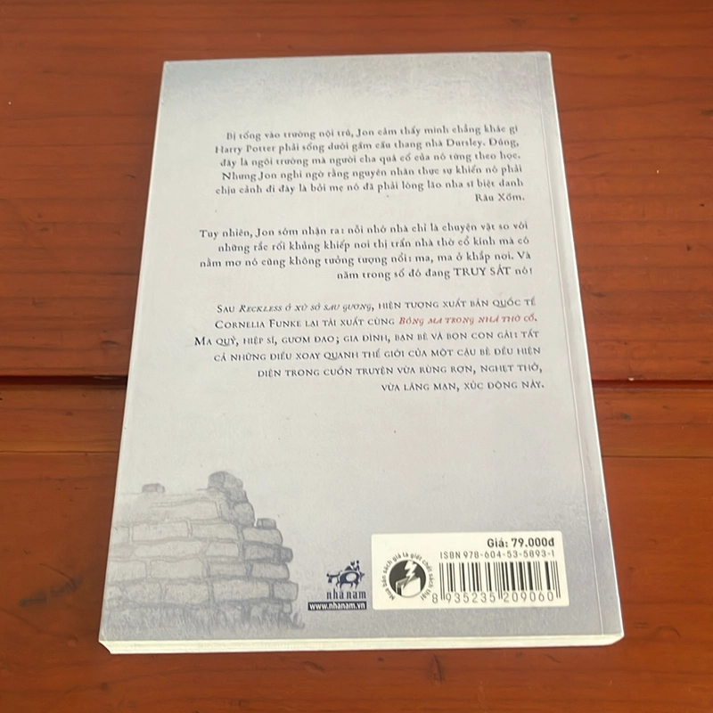 Bóng ma trong nhà thờ cổ Cornelia Funke 531380