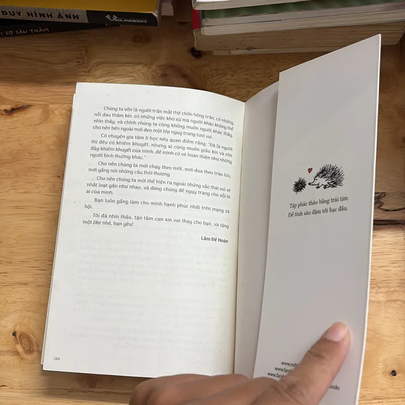 II Tựa sách: Cuộc Sống Vô Cùng Đáng Ghét, May Mà Mình Vẫn Cứ Đáng Yêu - Lâm Đế Hoán - 2020 697206