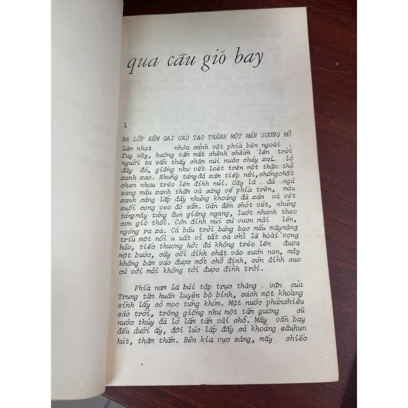 Qua cầu gió bay - Nguyễn Mộng Giác 703397