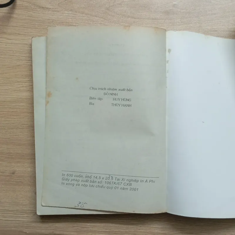 Hai cuốn sách Toán (2001) - Giải đề thi tuyển sinh và Mười nghìn bài toán sơ cấp 925678
