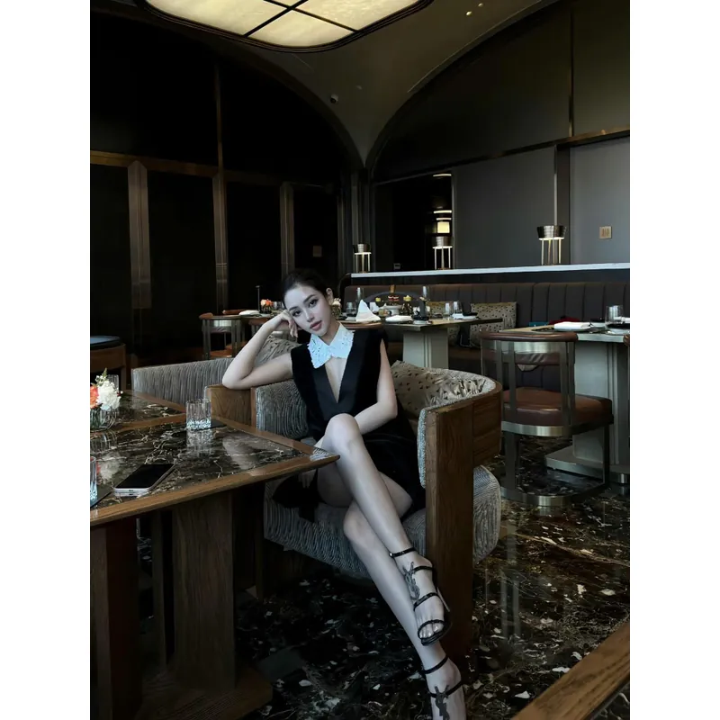 RÉNEE đầm cổ ren 726602