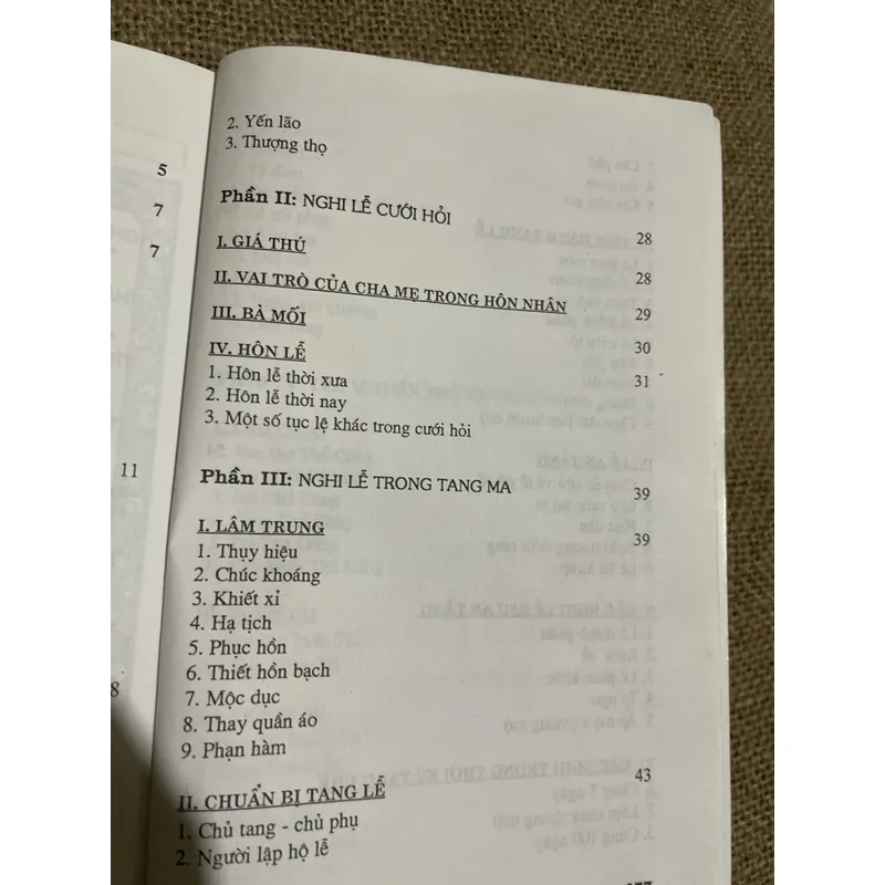 Phong tục cổ truyền người Việt - nghi lễ, tang ma, cưới hỏi, tết lễ  712461