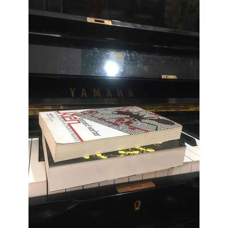 Bộ hai cuốn: Kiến, Ngày của Kiến 958098