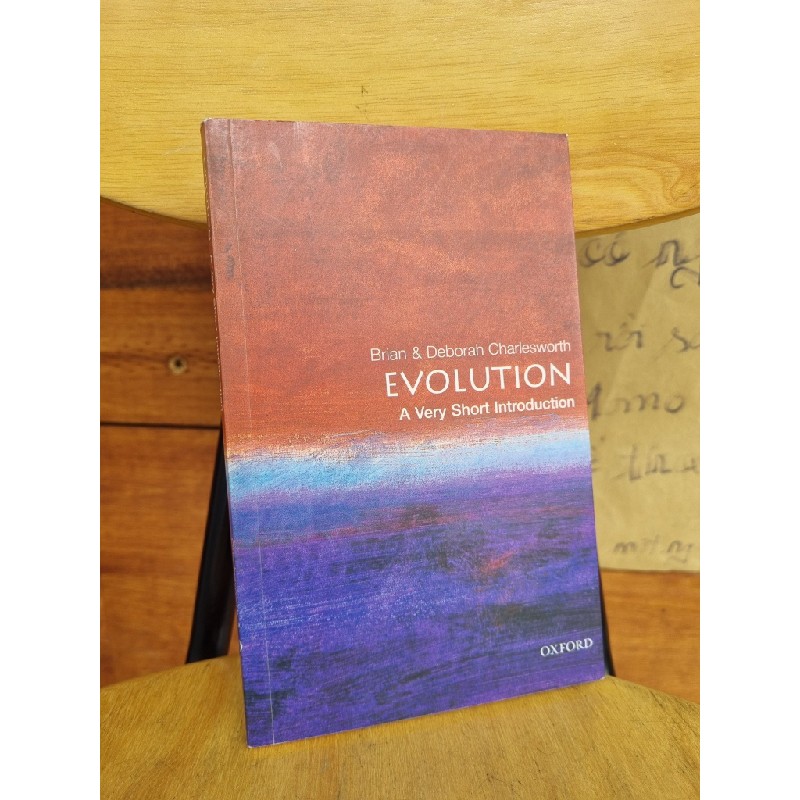 EVOLUTION : A VERY SHORT INTRODUCTION - BRIAN & DEBORAH CHARLESWORTH 120551