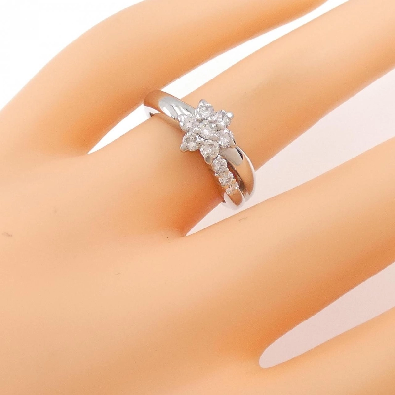 Nhẫn kim cương PT Flower 0.50CT 673606