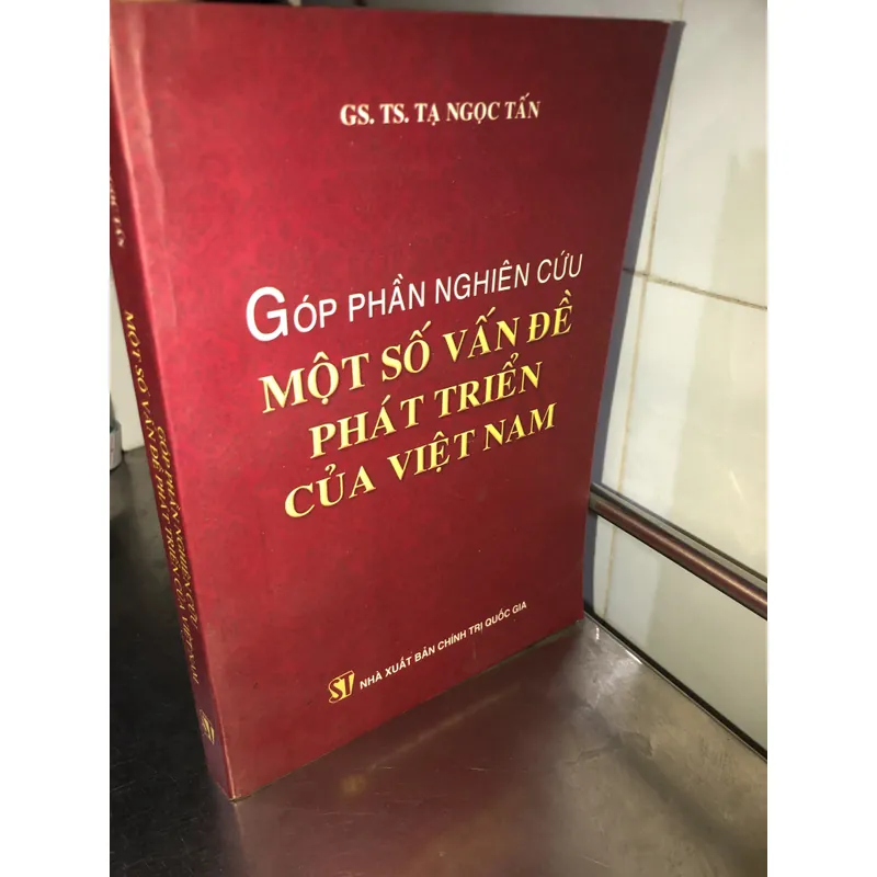 Góp phần nghiên cứu một số vấn đề phát triển của Việt Nam  738774