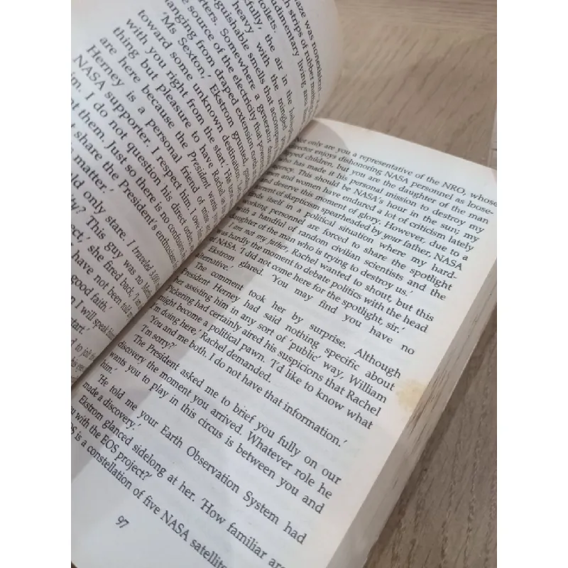 Deception Point - Dan Brown 522100