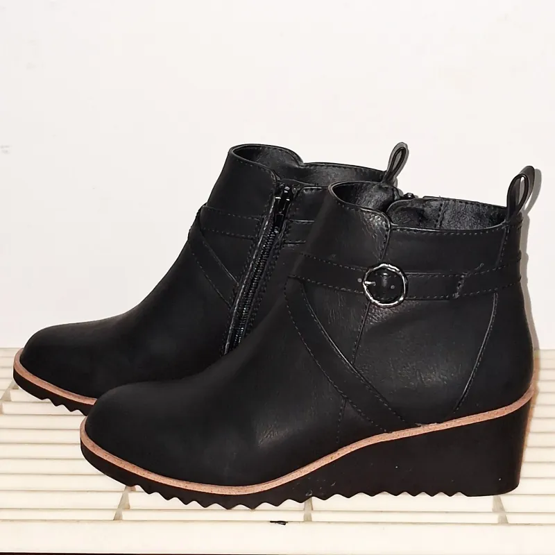 Giày boot nữ Lifestride gót 5cm size 37-38 màu đen mới 1025815